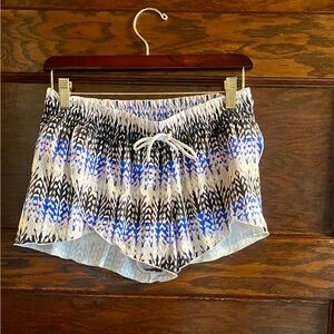 Athleta, Stylish Women's Blue Patterned Shorts, Size M